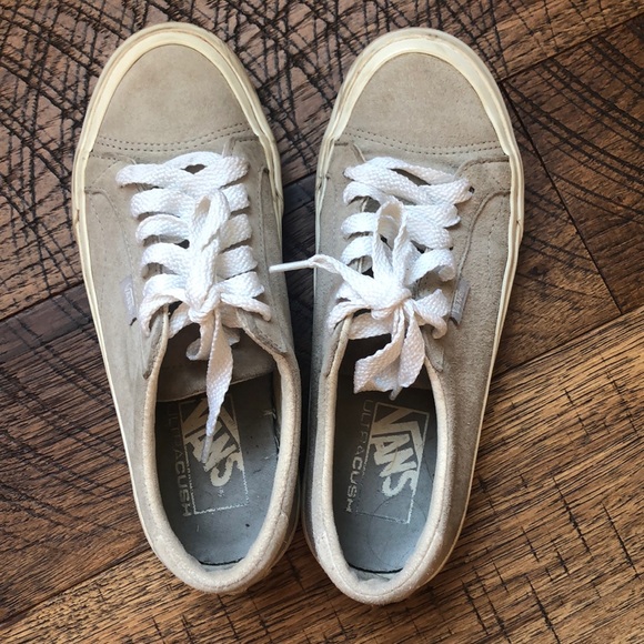 Shoes - Picture 4 of 4